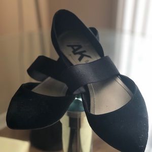 Anne Klein Black Flats Size 9